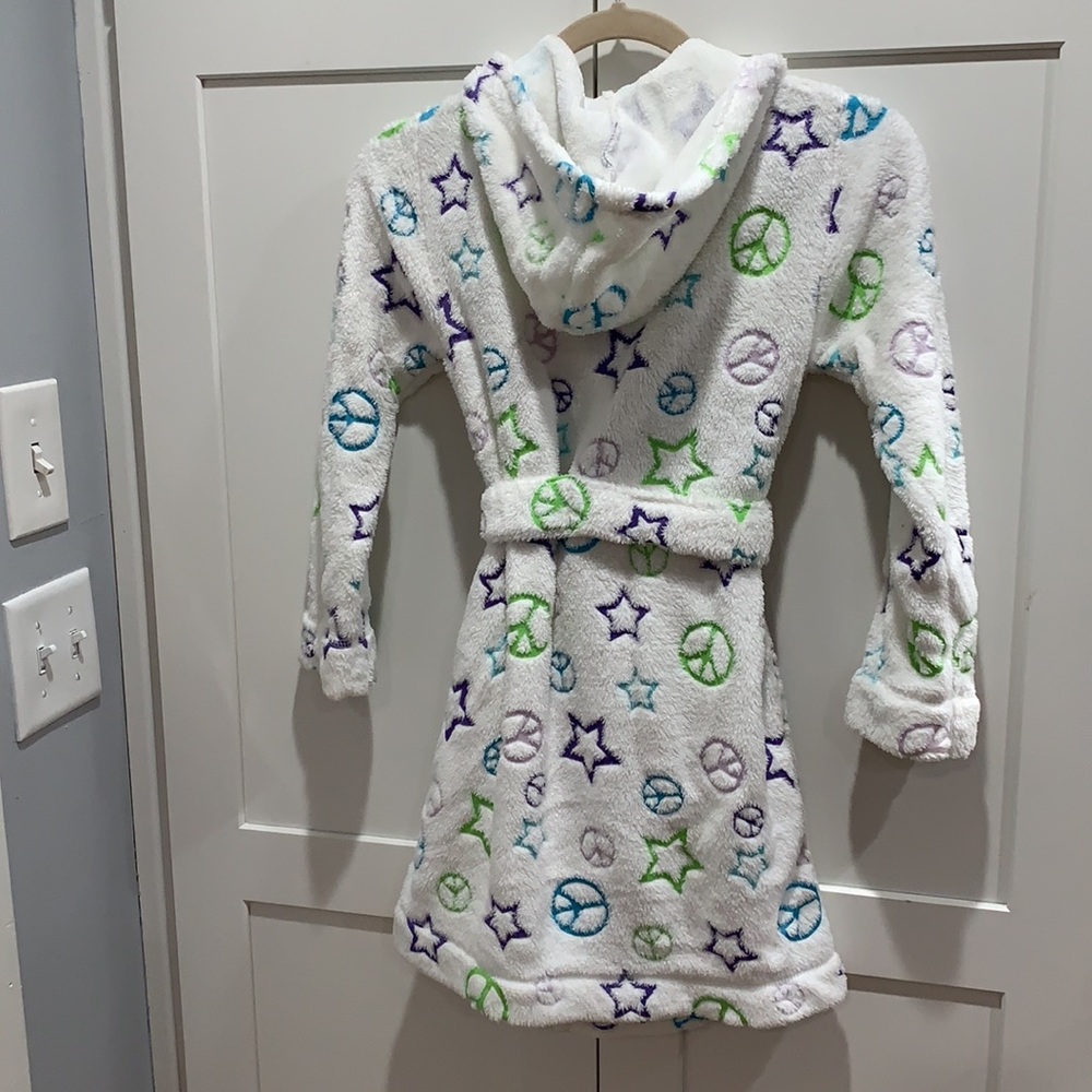 Cozy Peace Sign Bath Robe - Picture 6 of 7